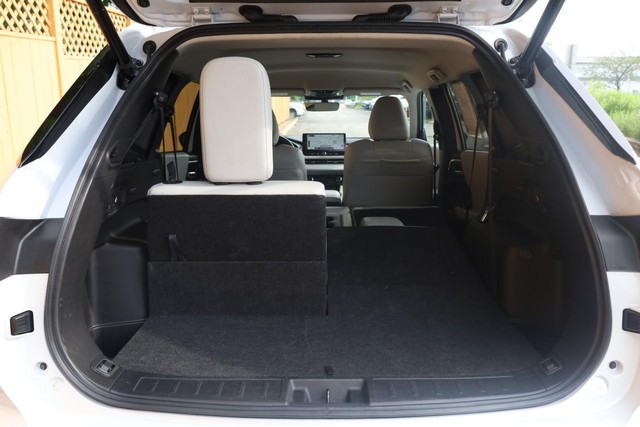 Mitsubishi Outlander Vehicle Full-screen Gallery Image 8