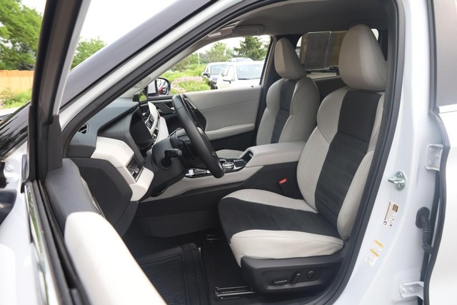Mitsubishi Outlander Vehicle Full-screen Gallery Image 10