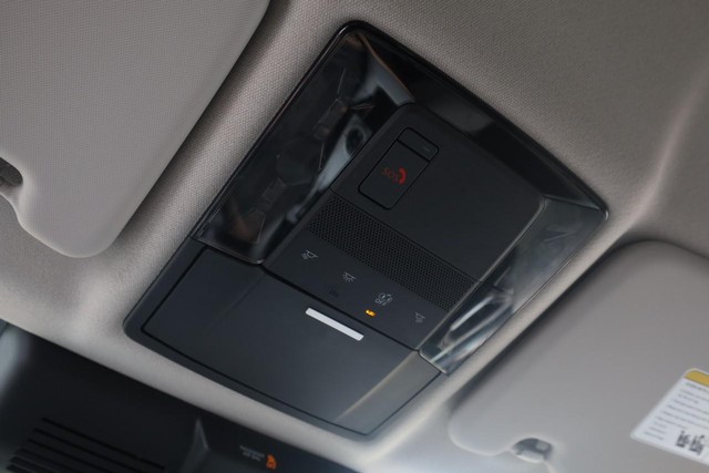 Mitsubishi Outlander Vehicle Full-screen Gallery Image 19