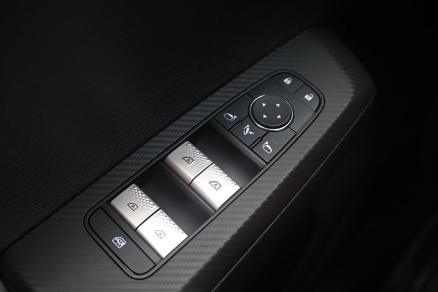 Mitsubishi Outlander Vehicle Full-screen Gallery Image 20