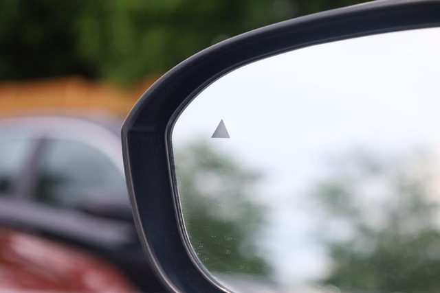 Mitsubishi Outlander Vehicle Full-screen Gallery Image 22