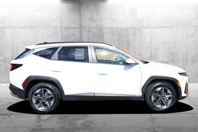 Hyundai Tucson Vehicle Full-screen Gallery Image 5