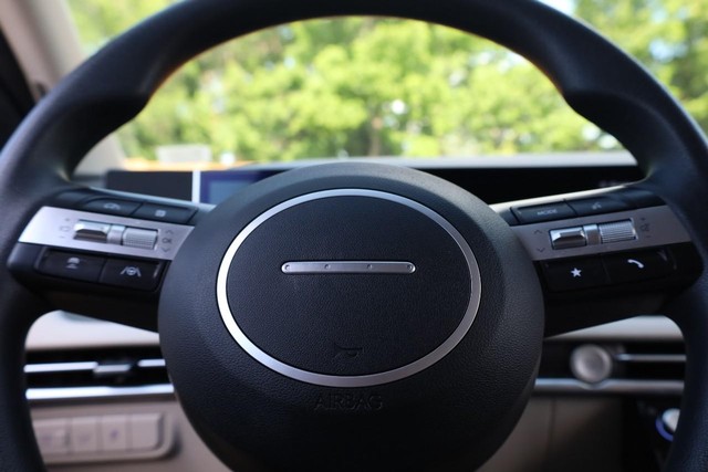 Hyundai Tucson Vehicle Full-screen Gallery Image 9
