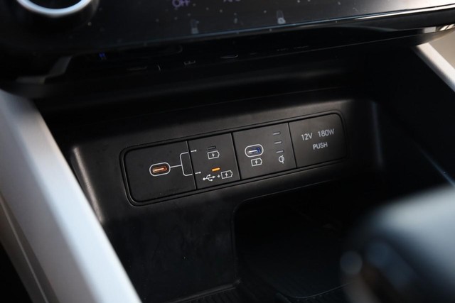 Hyundai Tucson Vehicle Full-screen Gallery Image 14