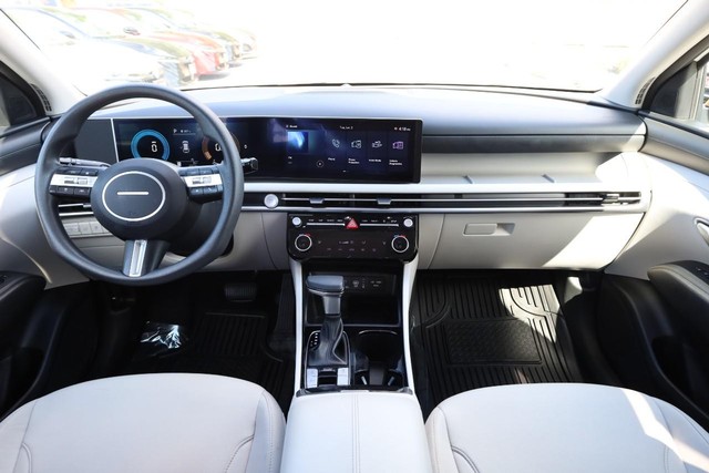 Hyundai Tucson Vehicle Full-screen Gallery Image 22