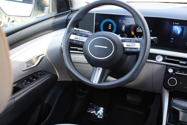 Hyundai Tucson Vehicle Full-screen Gallery Image 23