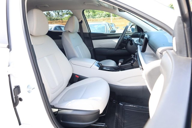 Hyundai Tucson Vehicle Full-screen Gallery Image 24