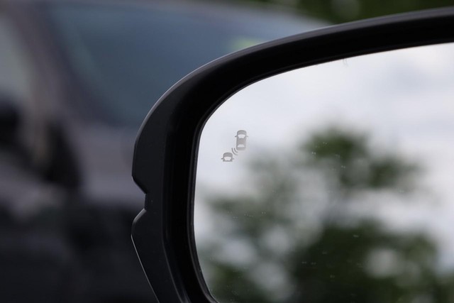 Honda CR-V Vehicle Full-screen Gallery Image 21