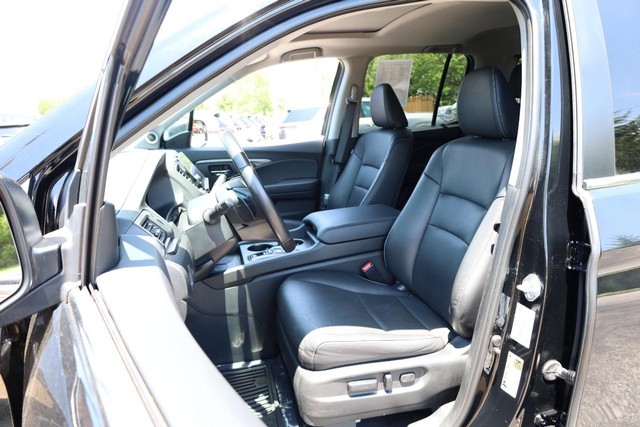 Honda Ridgeline Vehicle Full-screen Gallery Image 8