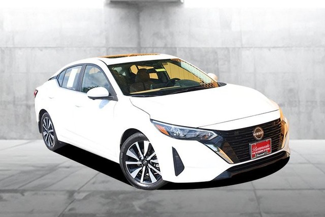 Nissan Sentra Vehicle Full-screen Gallery Image 2