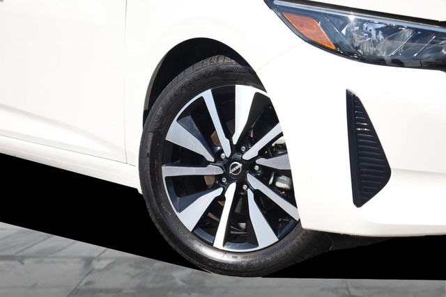 Nissan Sentra Vehicle Full-screen Gallery Image 3