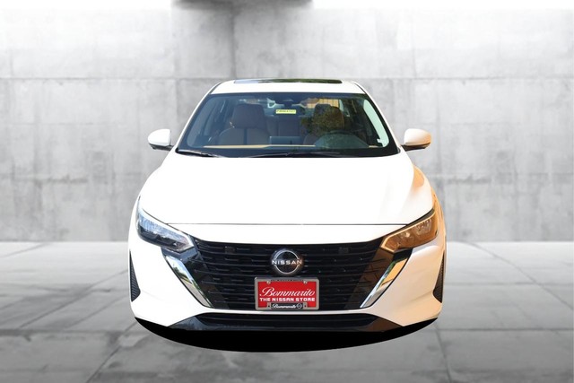 Nissan Sentra Vehicle Full-screen Gallery Image 4