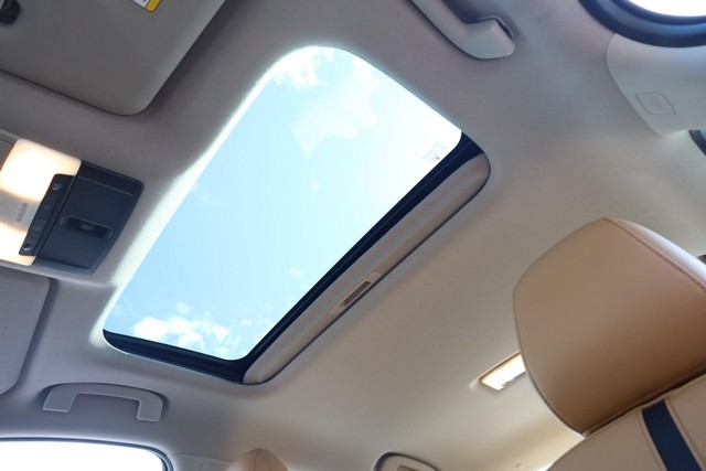 Nissan Sentra Vehicle Full-screen Gallery Image 9