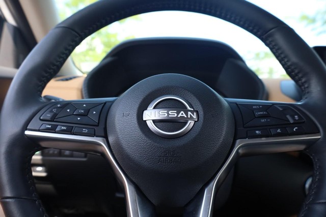 Nissan Sentra Vehicle Full-screen Gallery Image 10