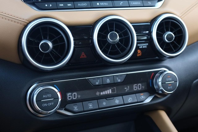 Nissan Sentra Vehicle Full-screen Gallery Image 14
