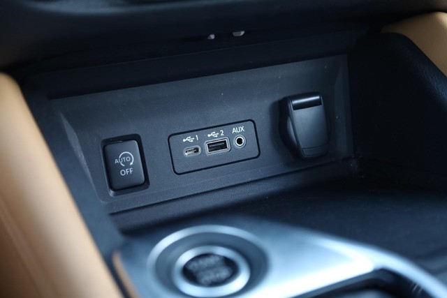 Nissan Sentra Vehicle Full-screen Gallery Image 15