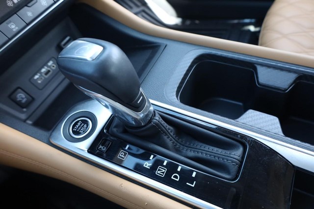 Nissan Sentra Vehicle Full-screen Gallery Image 16