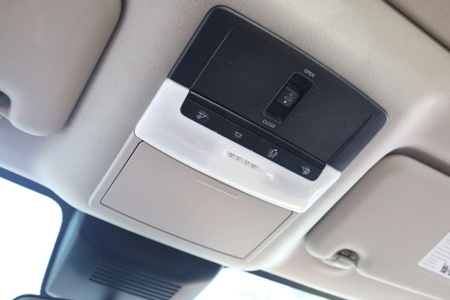Nissan Sentra Vehicle Full-screen Gallery Image 17
