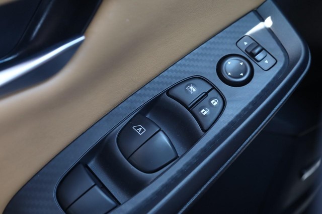 Nissan Sentra Vehicle Full-screen Gallery Image 18