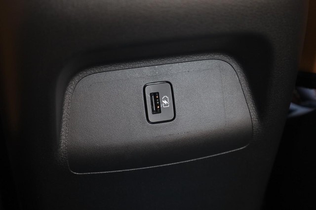 Nissan Sentra Vehicle Full-screen Gallery Image 21
