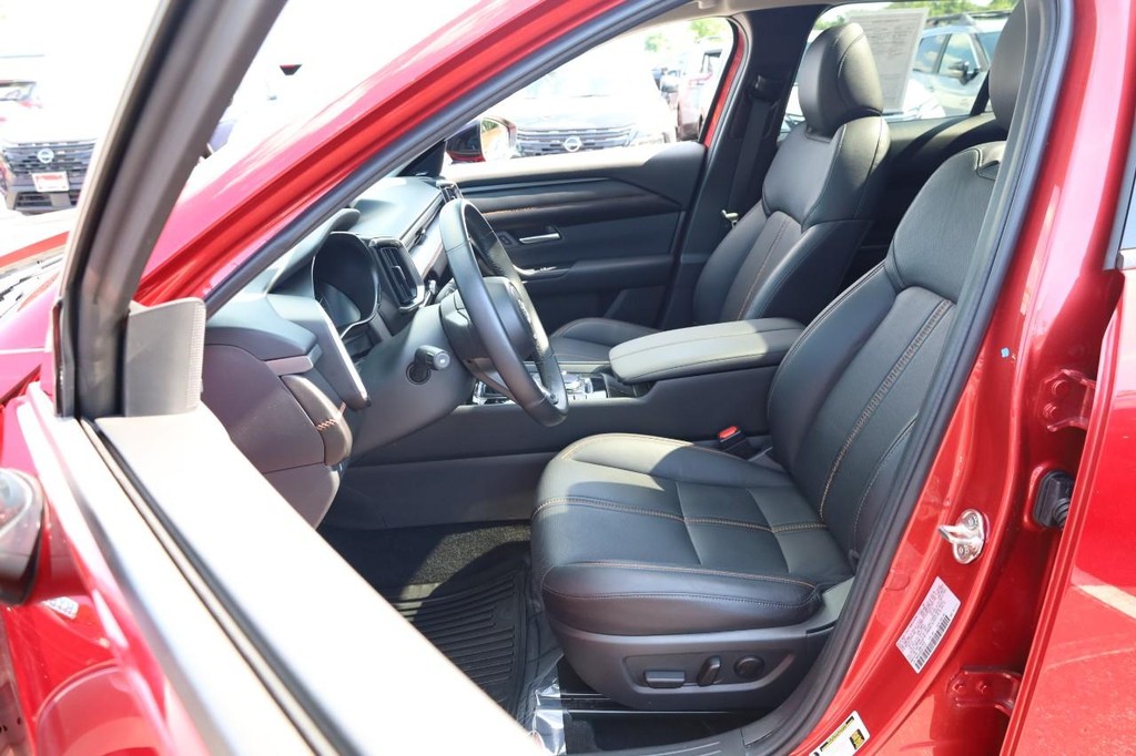 Mazda CX-50 Hybrid Vehicle Full-screen Gallery Image 8
