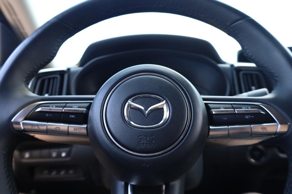 Mazda CX-50 Hybrid Vehicle Full-screen Gallery Image 11