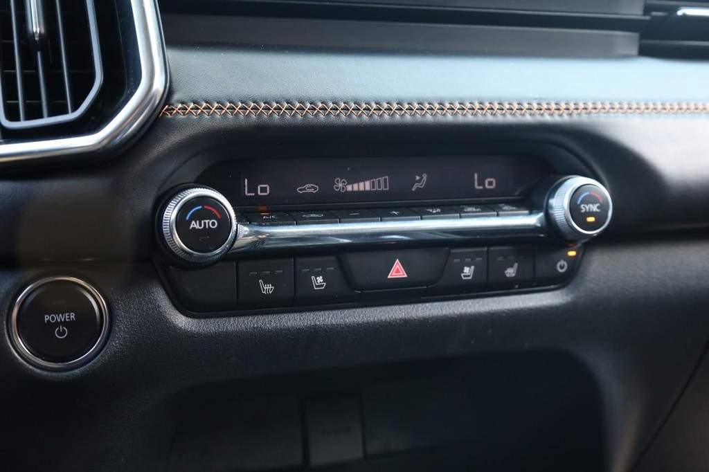 Mazda CX-50 Hybrid Vehicle Full-screen Gallery Image 15