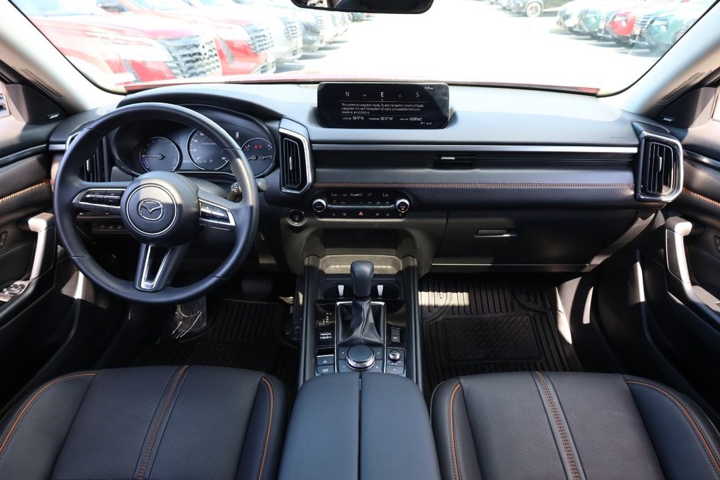 Mazda CX-50 Hybrid Vehicle Full-screen Gallery Image 24