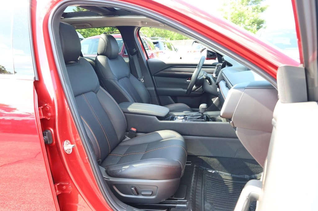 Mazda CX-50 Hybrid Vehicle Full-screen Gallery Image 26