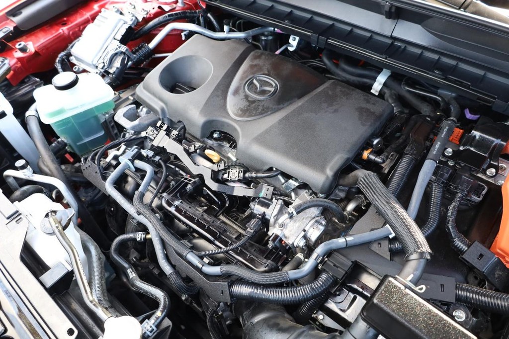 Mazda CX-50 Hybrid Vehicle Full-screen Gallery Image 27
