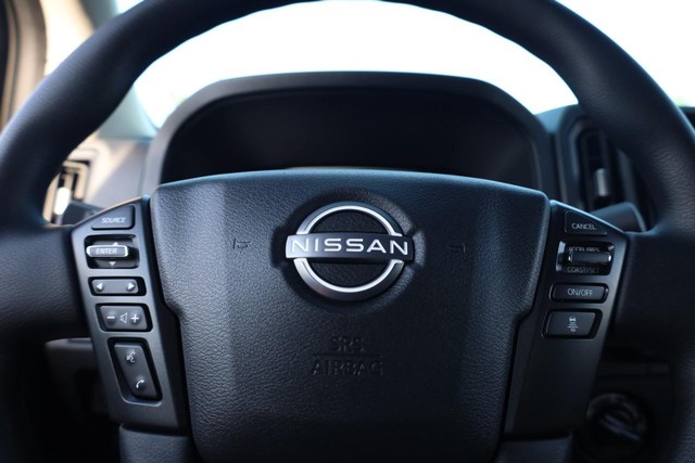 Nissan Frontier Vehicle Image 09