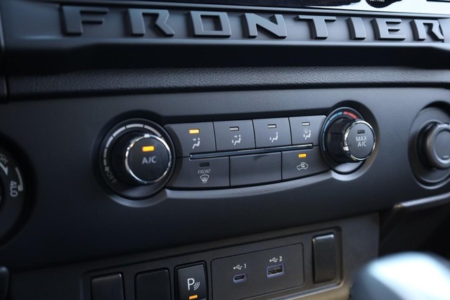 Nissan Frontier Vehicle Image 13