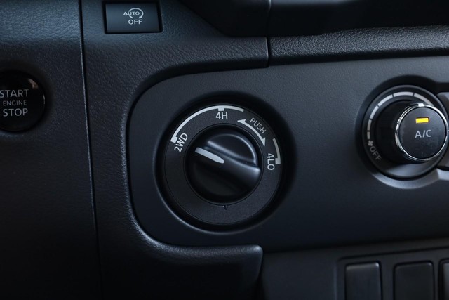 Nissan Frontier Vehicle Image 15