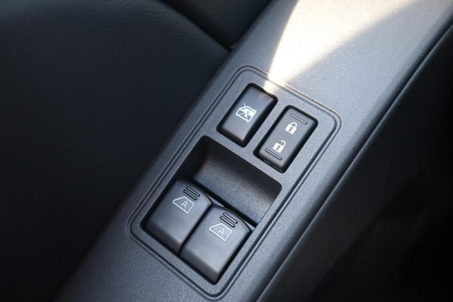 Nissan Frontier Vehicle Image 18