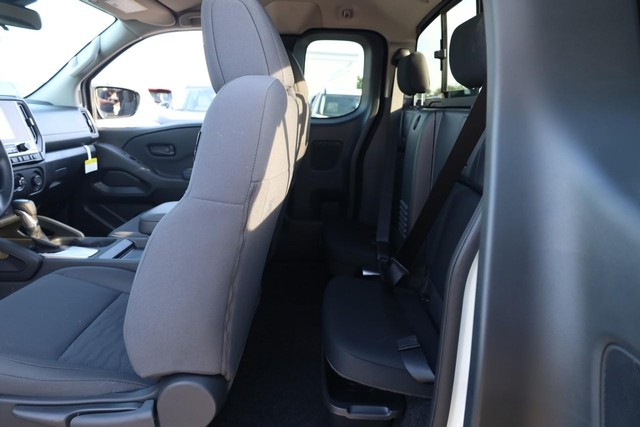 Nissan Frontier Vehicle Image 21