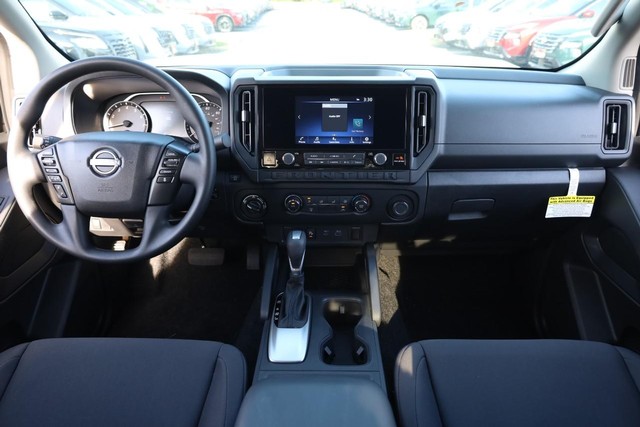 Nissan Frontier Vehicle Image 22