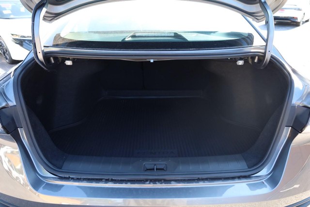 Nissan Sentra Vehicle Image 07