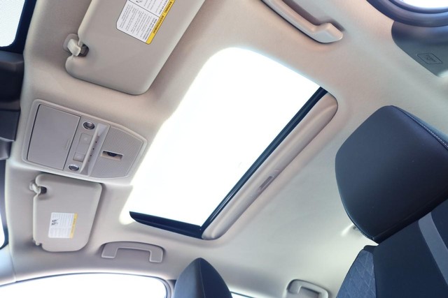 Nissan Sentra Vehicle Image 09