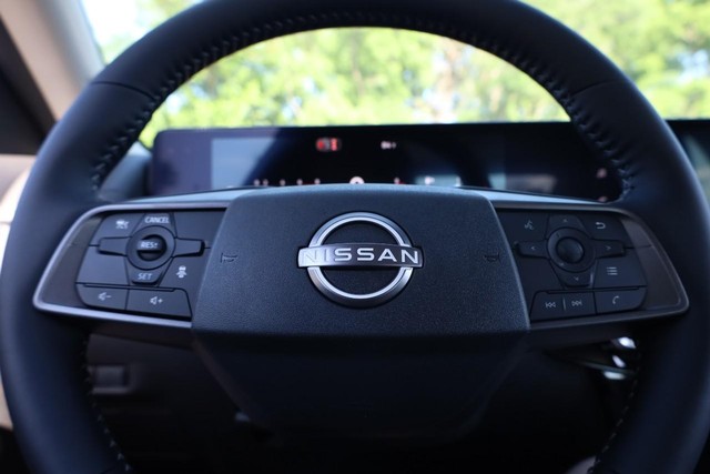 Nissan Sentra Vehicle Image 10