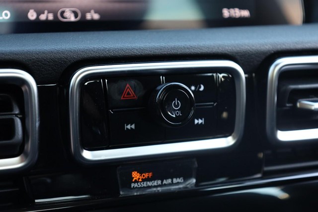 Nissan Sentra Vehicle Image 14