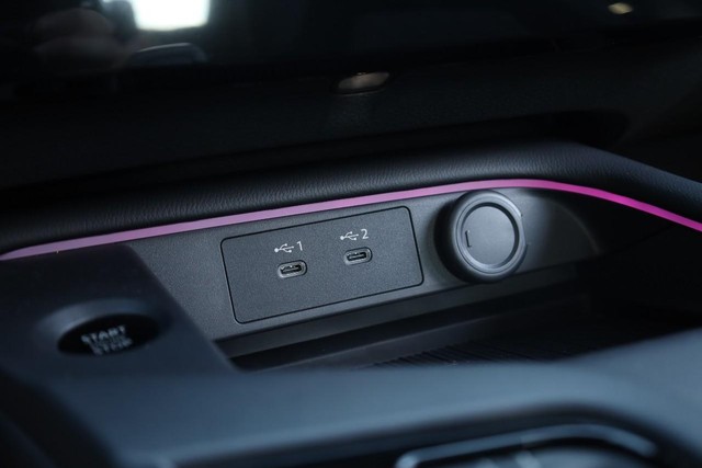 Nissan Sentra Vehicle Image 16