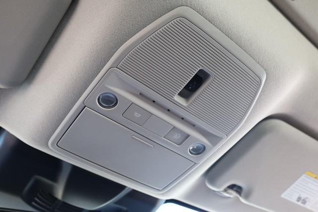 Nissan Sentra Vehicle Image 18