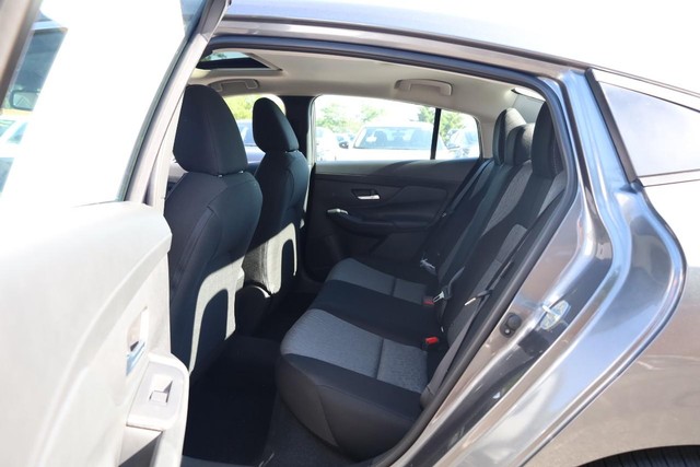 Nissan Sentra Vehicle Image 22