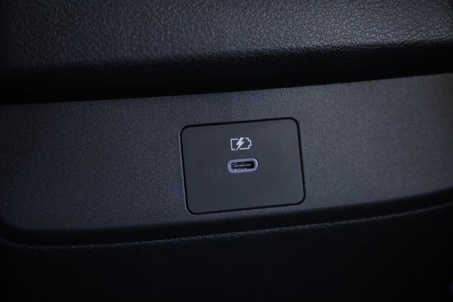 Nissan Sentra Vehicle Image 23