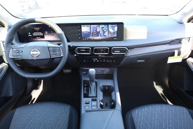 Nissan Sentra Vehicle Image 24