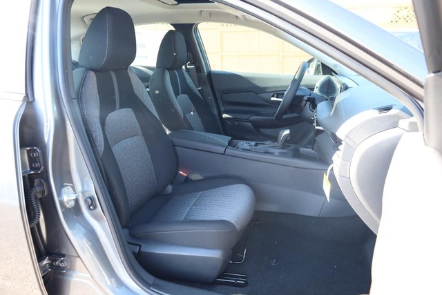 Nissan Sentra Vehicle Image 26