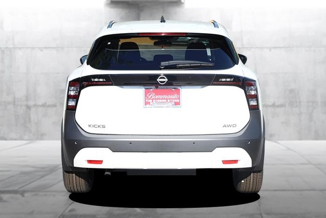 Nissan Kicks Vehicle Image 06
