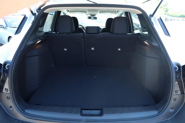 Nissan Kicks Vehicle Image 07