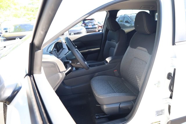 Nissan Kicks Vehicle Image 08