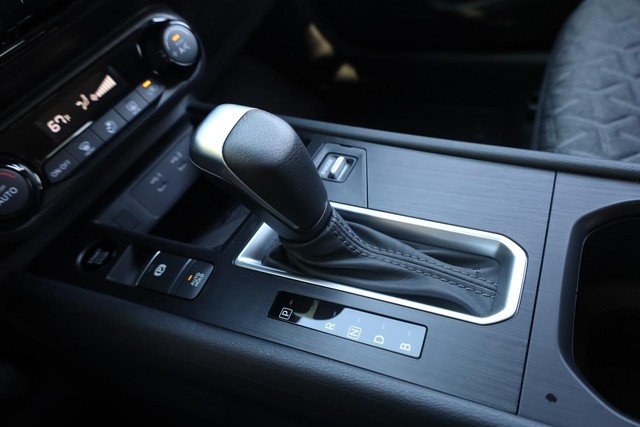 Nissan Kicks Vehicle Image 16